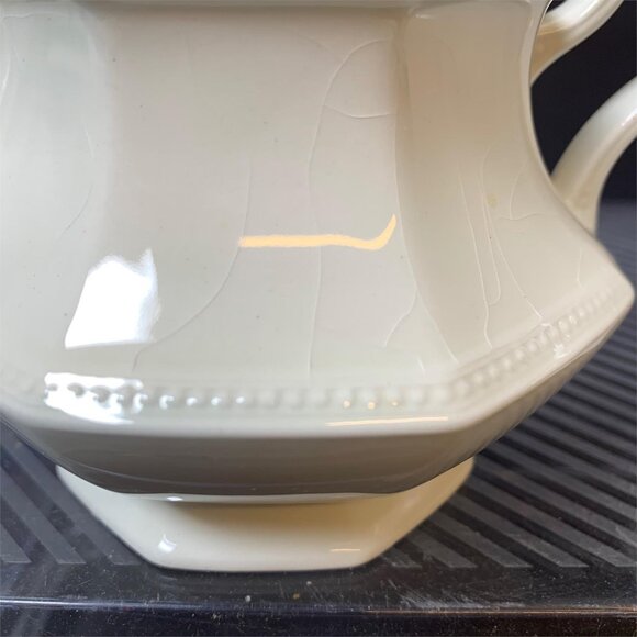 Johnson Bros Heritage White Sugar Bowl with Lid & Creamer Ironstone - Vintage - Picture 13 of 13